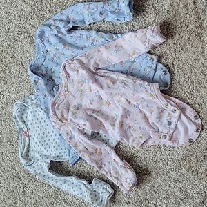 💕💕 Set of 3 Newborn Onesies with Long Sleeves and Hand Covers